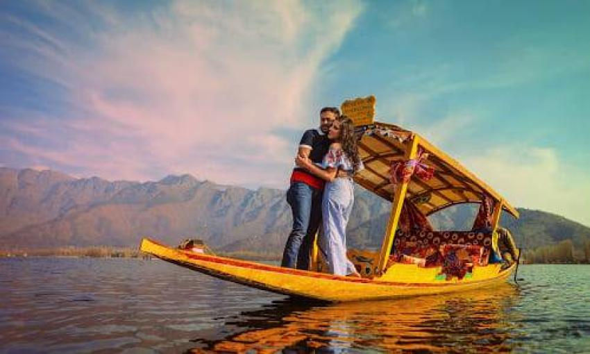 Kashmir Tour Package with Houseboat Stay: Complete Guide