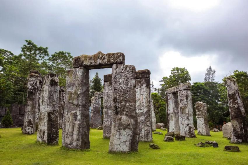 Beyond the City: Why Stonehenge Tours from London Are Worth Every Minute