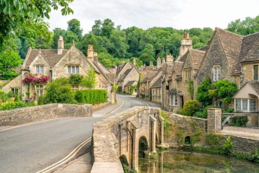 Experience the Authentic English Countryside with Private Guided Tours in the Cotswolds