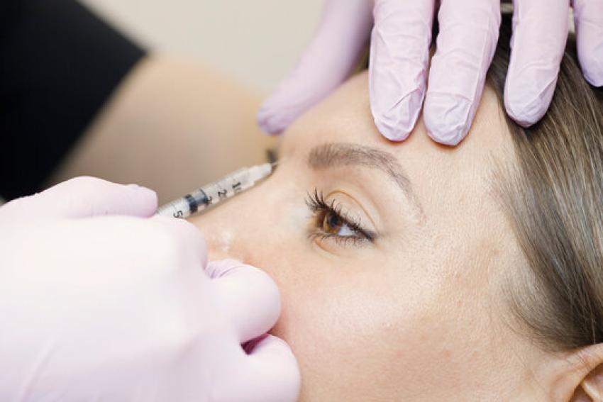 تجنبي المظهر المتجمد: احترافية حقن البوتوكس في دبي بأسلوب طبيعي في عيادة تجميل دبي