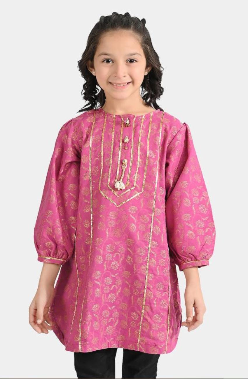 Pakistani Girls Suits and Kurtis: Traditional Charm, Modern Fit