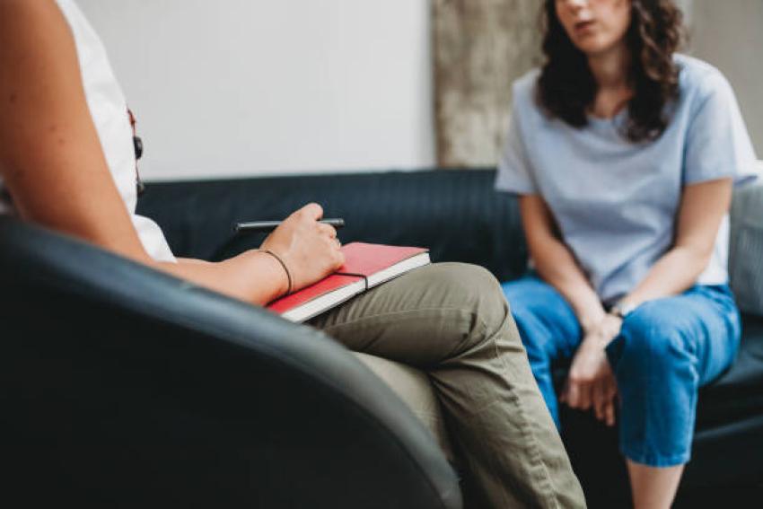 5 Signs Your Anxiety Has Outgrown Self-Help