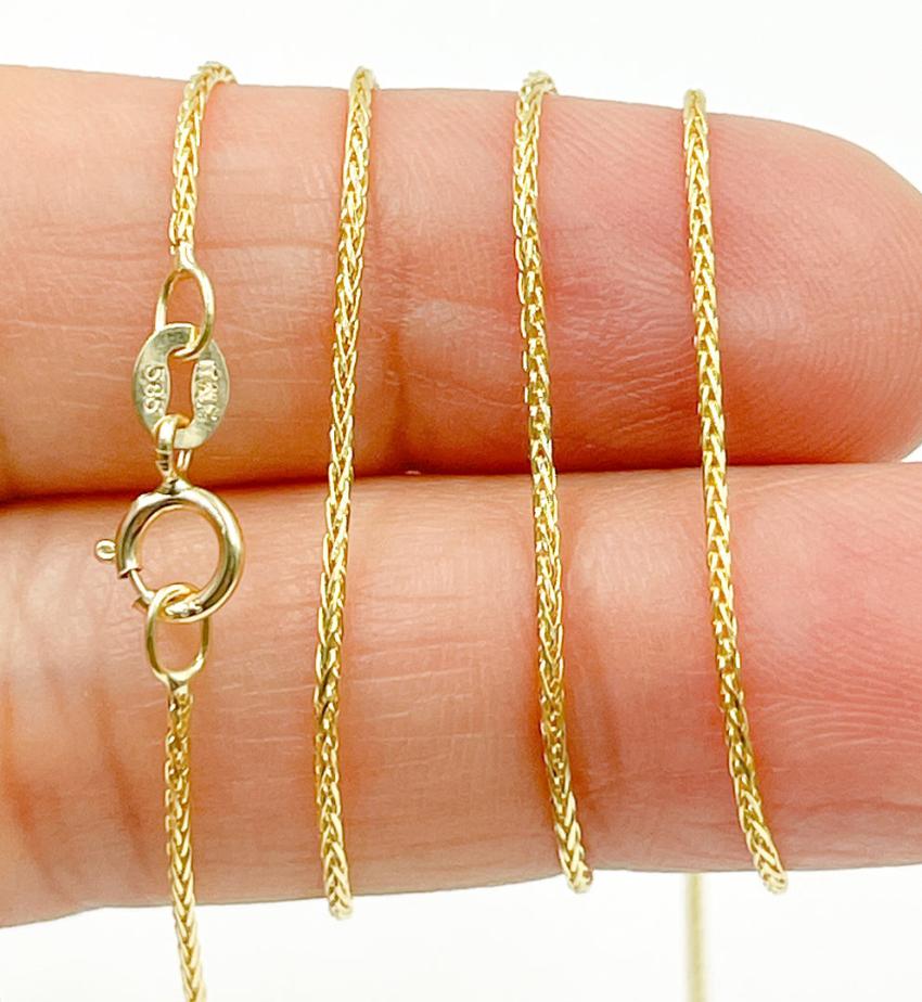 Solid Gold Necklaces: A Guide to Choosing the Right Style