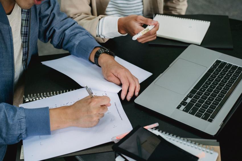 What Should Students Include in a Well-Structured Coding Assignment?