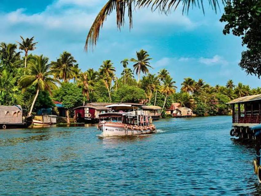 Kerala Honeymoon Packages: Best Places, Itineraries & Travel Tips